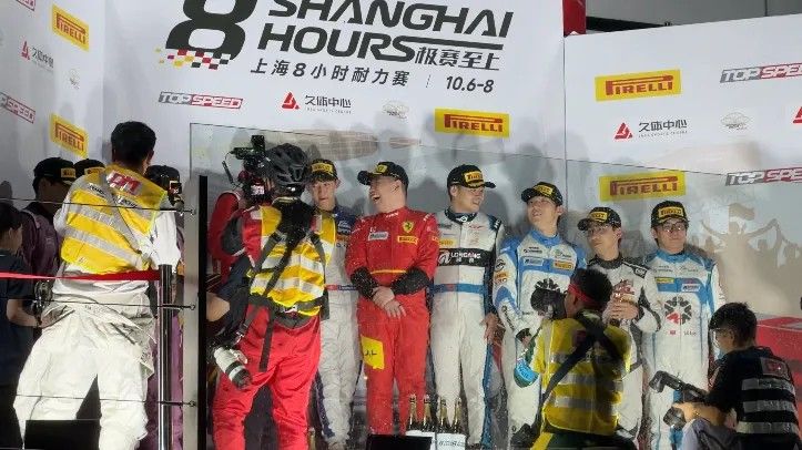 上海8幼时耐力赛惊现“时光”背心丨DM贝斯特与明星车手王一博同框